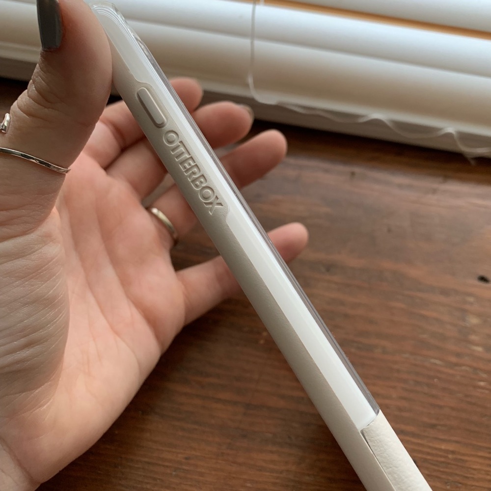 Otterbox case iPhone 7/8+ - Picture 2 of 2